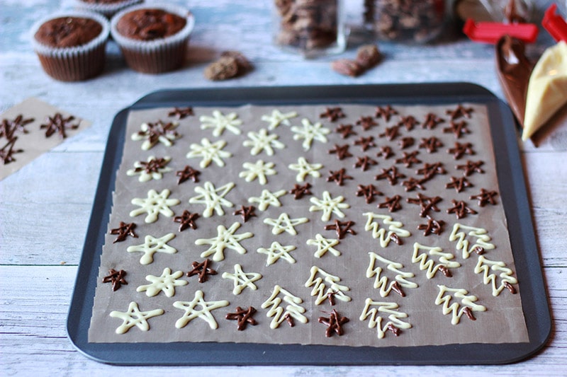 chocolate-christmas-cake-decorations