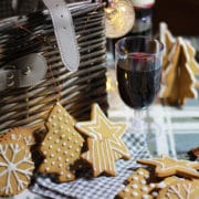 Gingerbread biscuits with cardamom