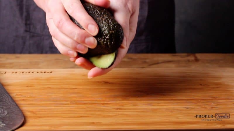 how to cut avocado cut and twist