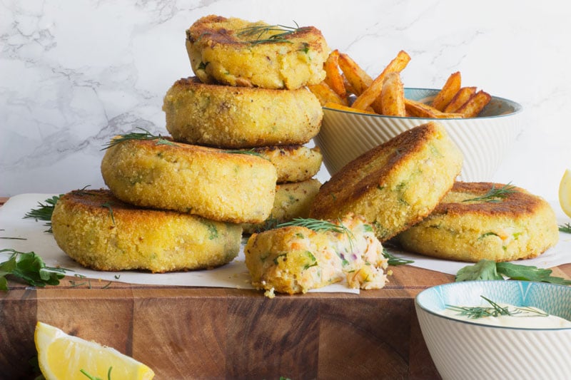 salmon fishcakes and paprika chips