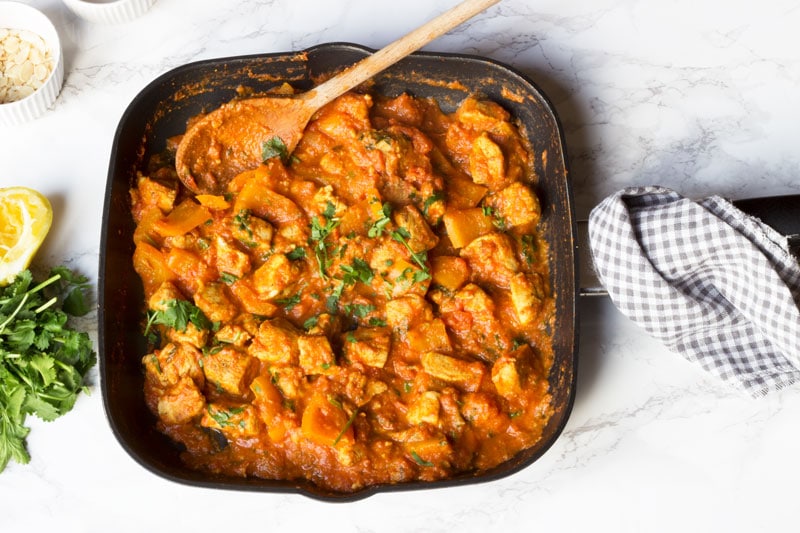 Quick chicken and almond curry 